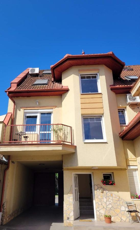 Cili Apartman Eger Apartment Екстериор снимка