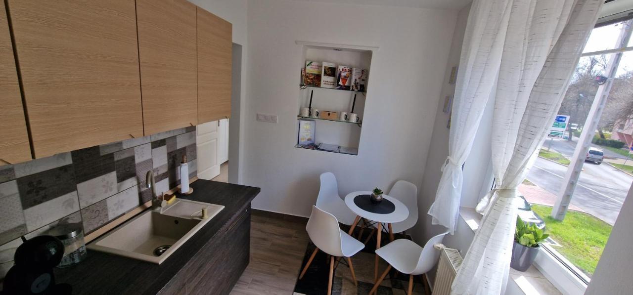 Cili Apartman Eger Apartment Екстериор снимка